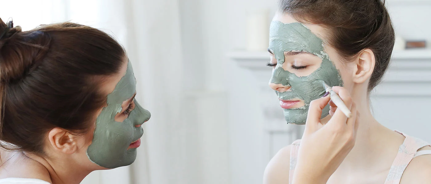 4 Essential Tips on How to Apply a Treatment Mask for Glowing Skin