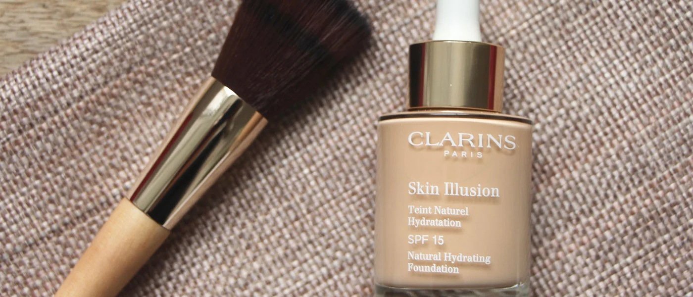 How to Use Clarins Foundation for Effortless Elegance